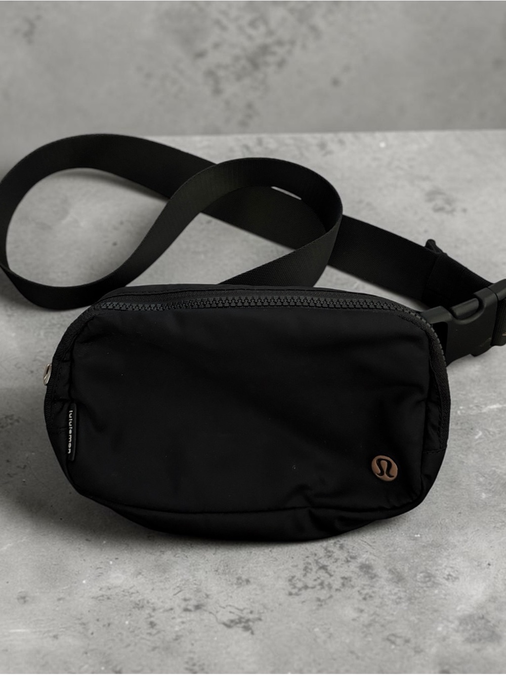 lululemon athletica Everywhere black Belt Bag 1L